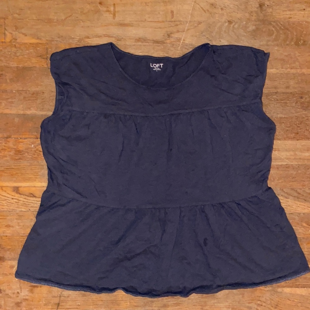 LOFT woman’s cuffed shoulders